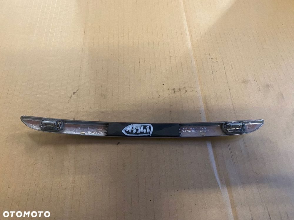 PEUGEOT 208 EMBLEMAT CHROM KLAPY BAGAŻNIKA 96738457VD - 2