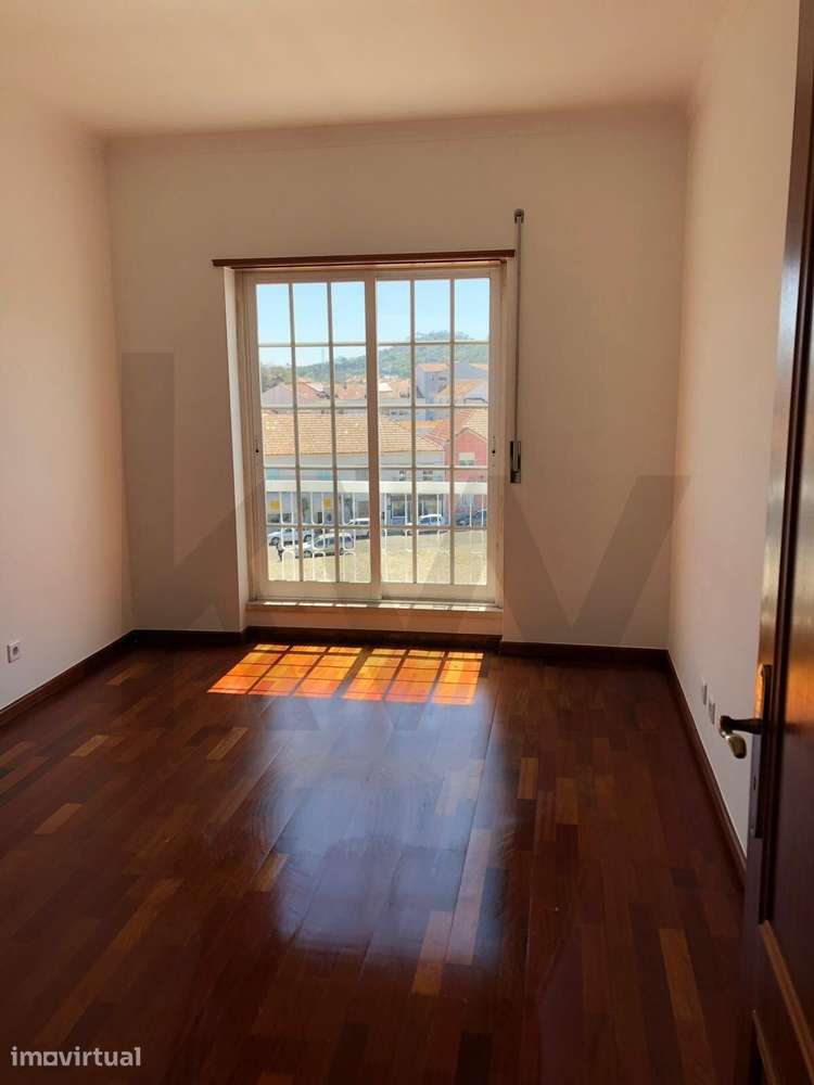 T3 Duplex para Arrendar no Centro da Malveira | Rua 1º de Maio - Grande imagem: 4/17