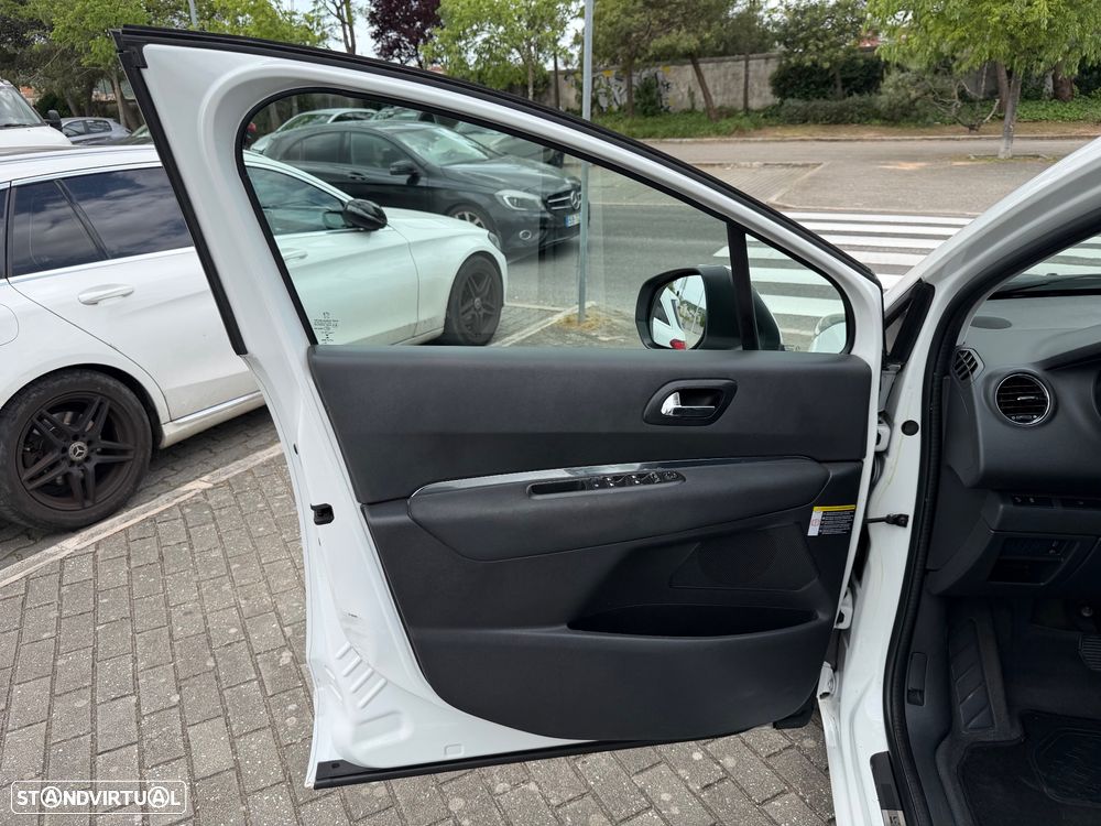 Peugeot 5008 1.6 BlueHDi Style EAT6 - 17