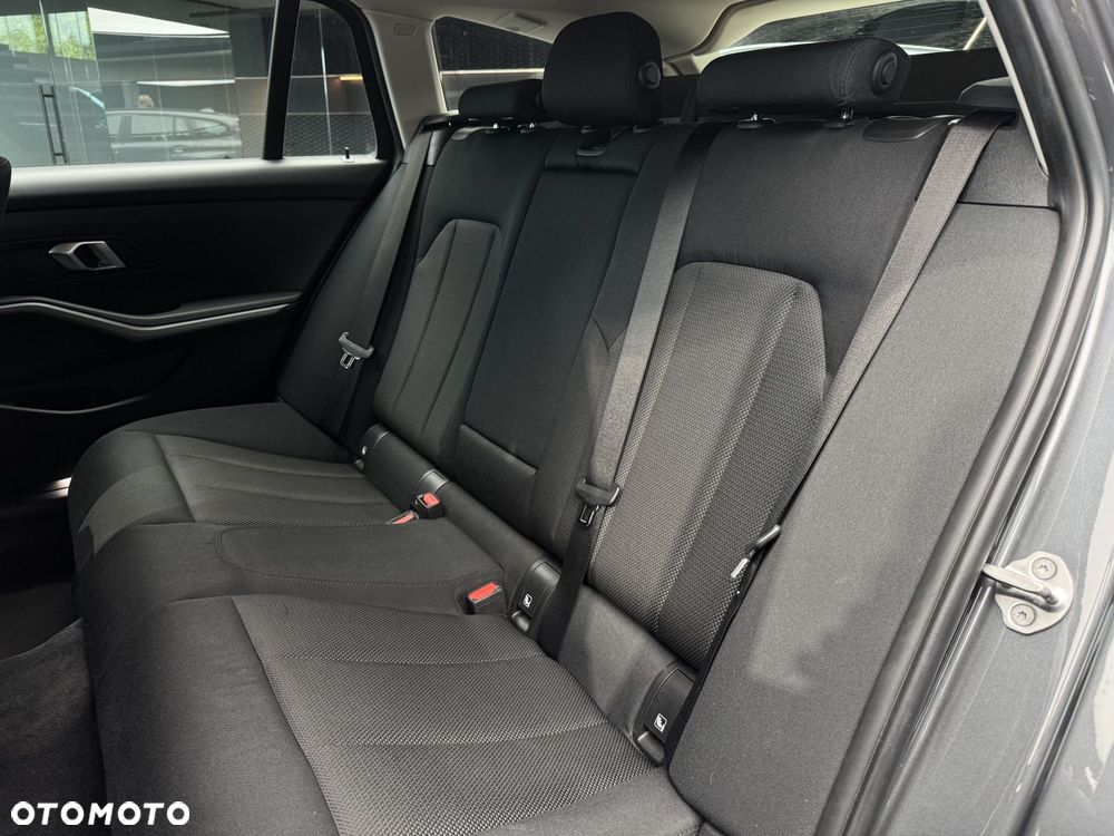 BMW Seria 3 318i - 15