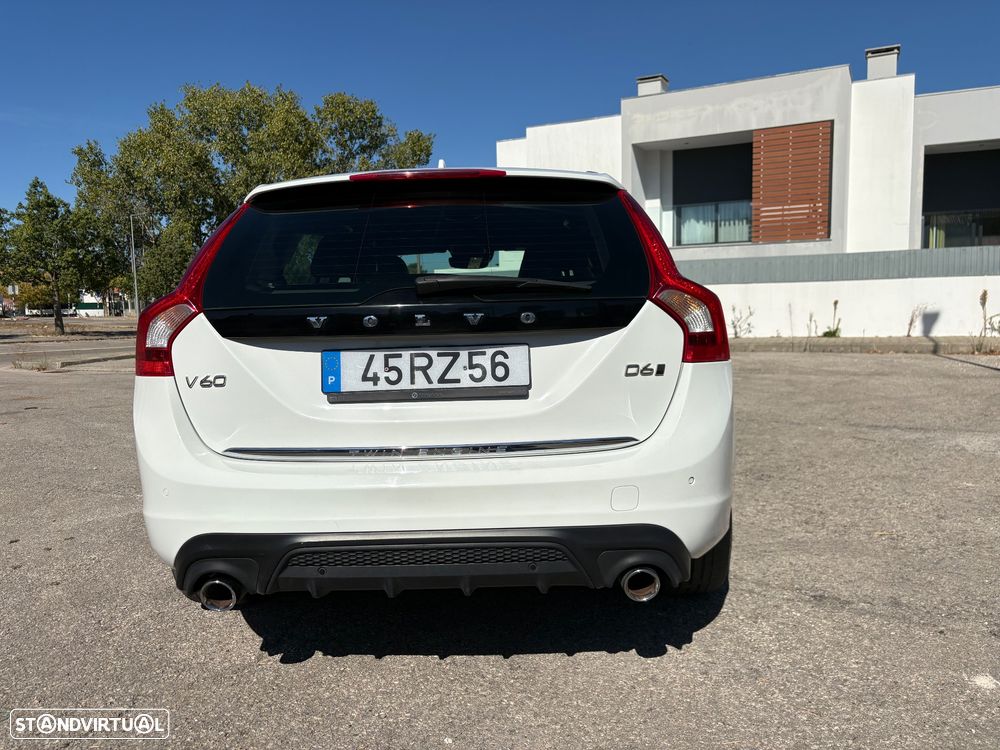 Volvo V60 2.4 D6 R-Design Sum.AWD Phev - 4