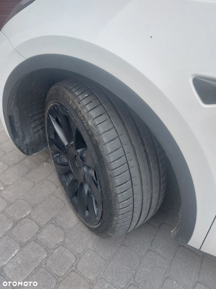 Tesla Model Y - 7