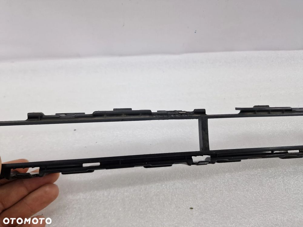 AUDI A3 8V3 8V S-LINE KRATKA ŚRODKOWA ZDERZAKA PRZEDNIEGO PRZÓD , NR 8V3807647 , NR AUKCJI KR221 - 10