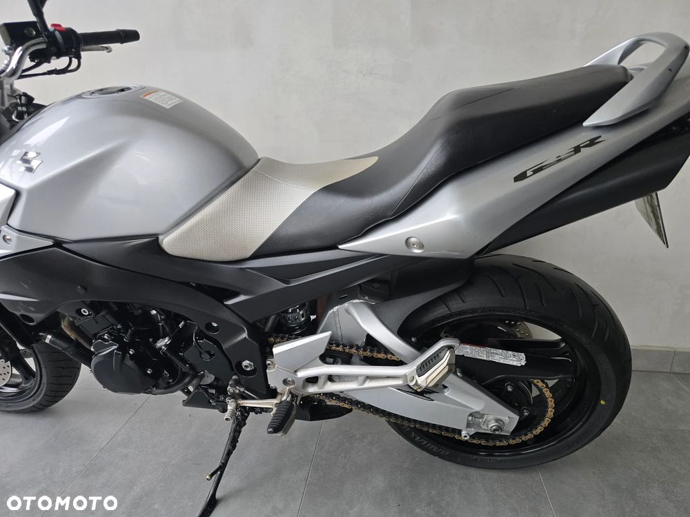 Suzuki GSR - 17