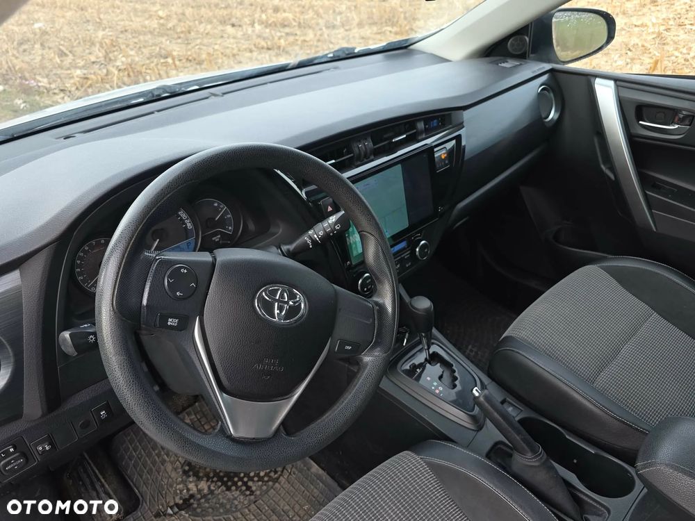 Toyota Auris 1.6 Premium Comfort MS - 6