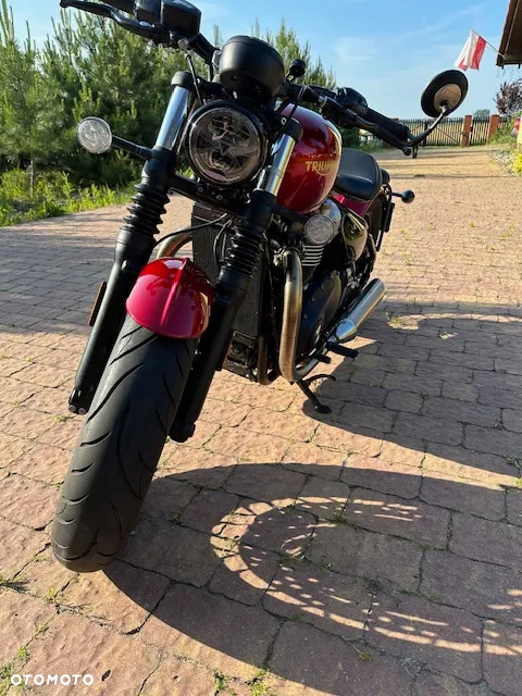 Triumph Bonneville Bobber - 2