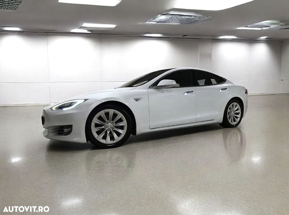 Tesla Model S - 3