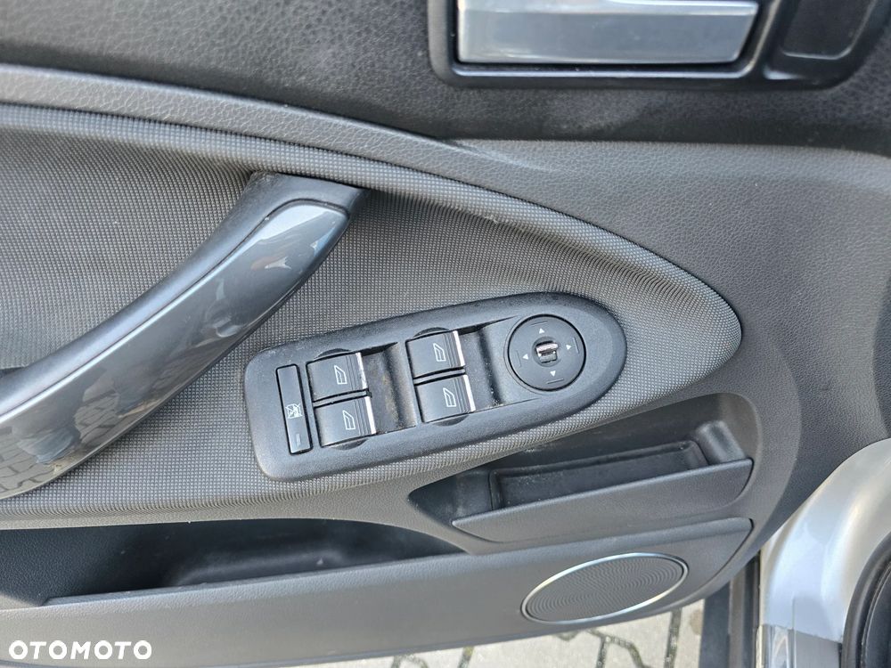 Ford Kuga 2.0 TDCi 2x4 Titanium - 19