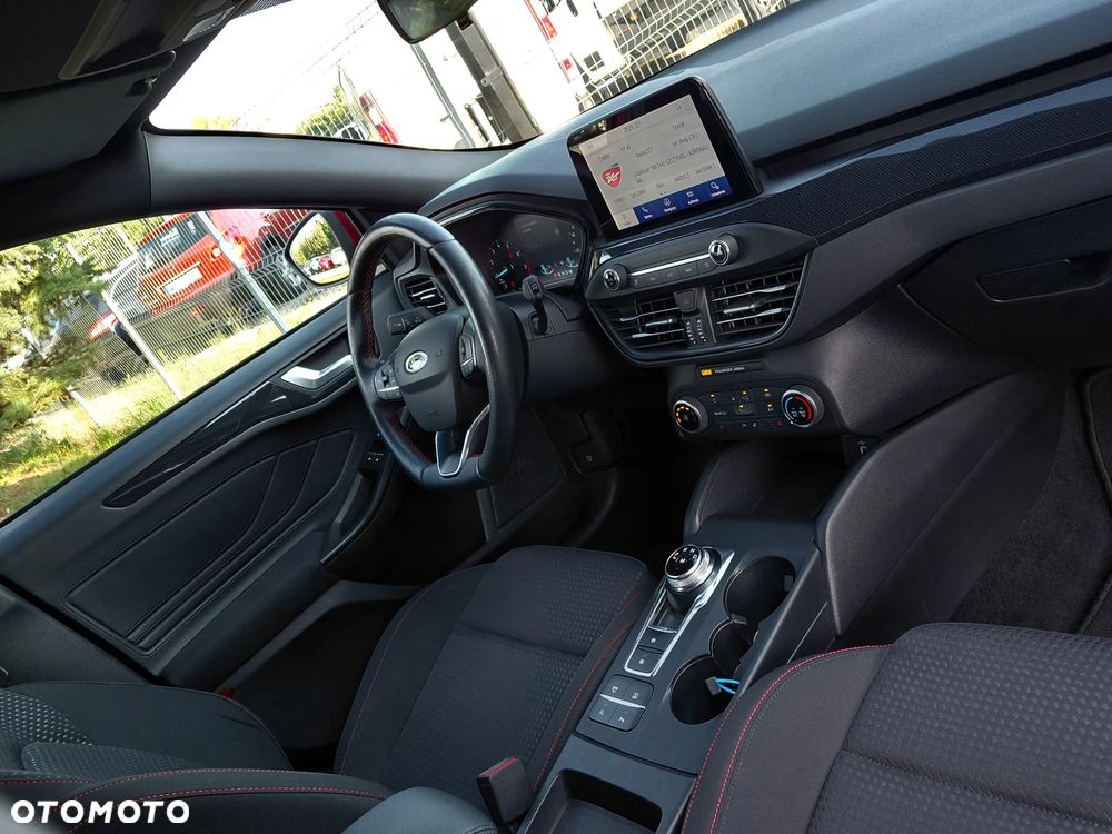 Ford Focus 1.0 EcoBoost Hybrid ST-LINE - 28