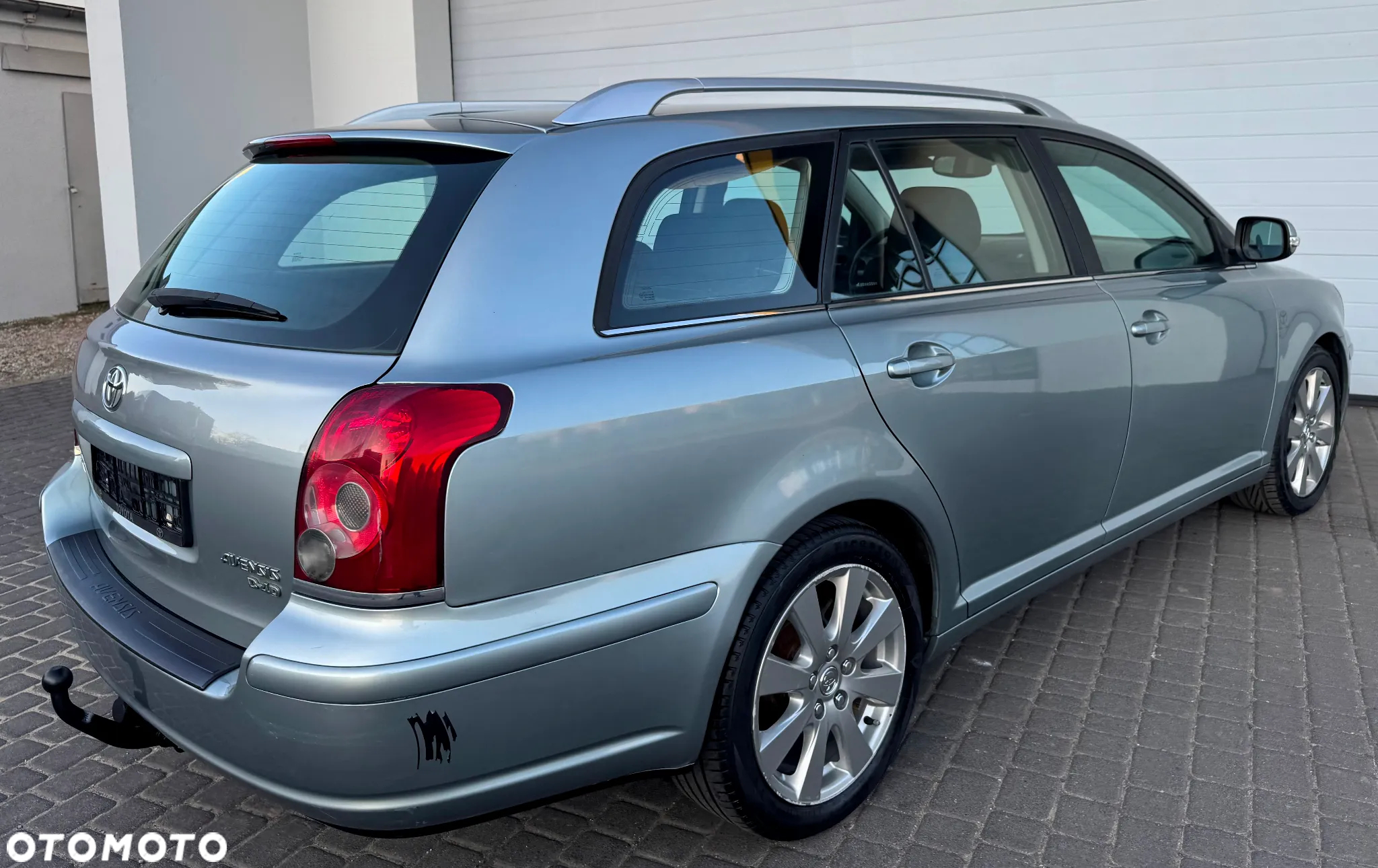 Toyota Avensis 2.2 D-4D Combi Executive - 23