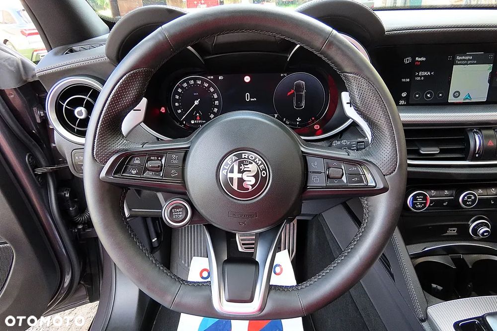Alfa Romeo Stelvio 2.0 Turbo 16V AT8-Q4 Veloce - 28