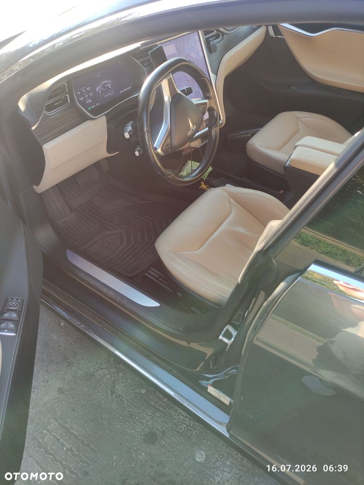 Tesla Model S 85 D - 5
