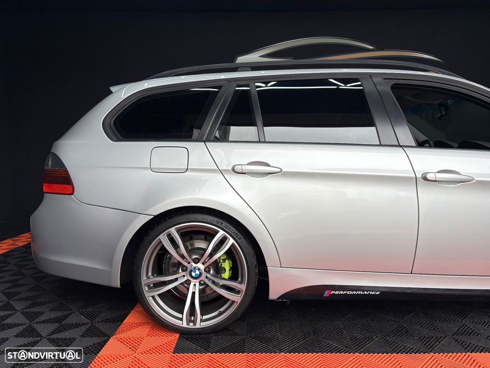 BMW 320 d Touring - 25