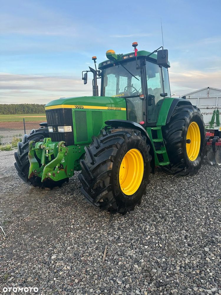 John Deere 7710 - 4