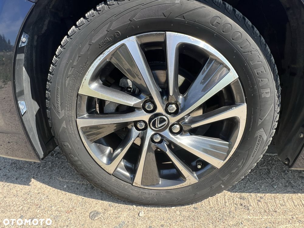 Lexus CT - 4