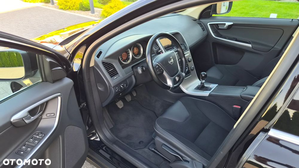 Volvo XC 60 D4 Momentum - 8
