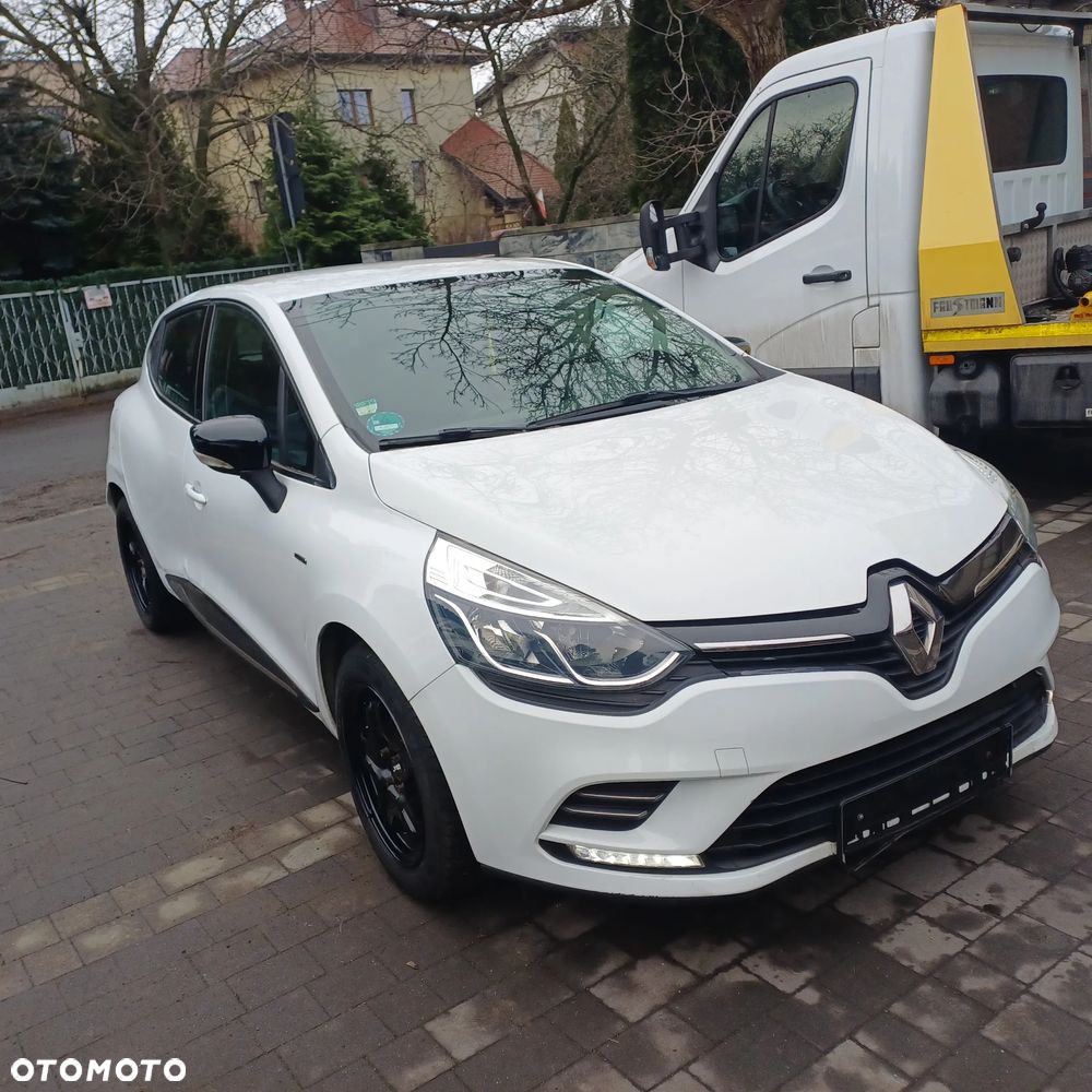 Renault Clio 1.2 16V 75 LIMITED - 21