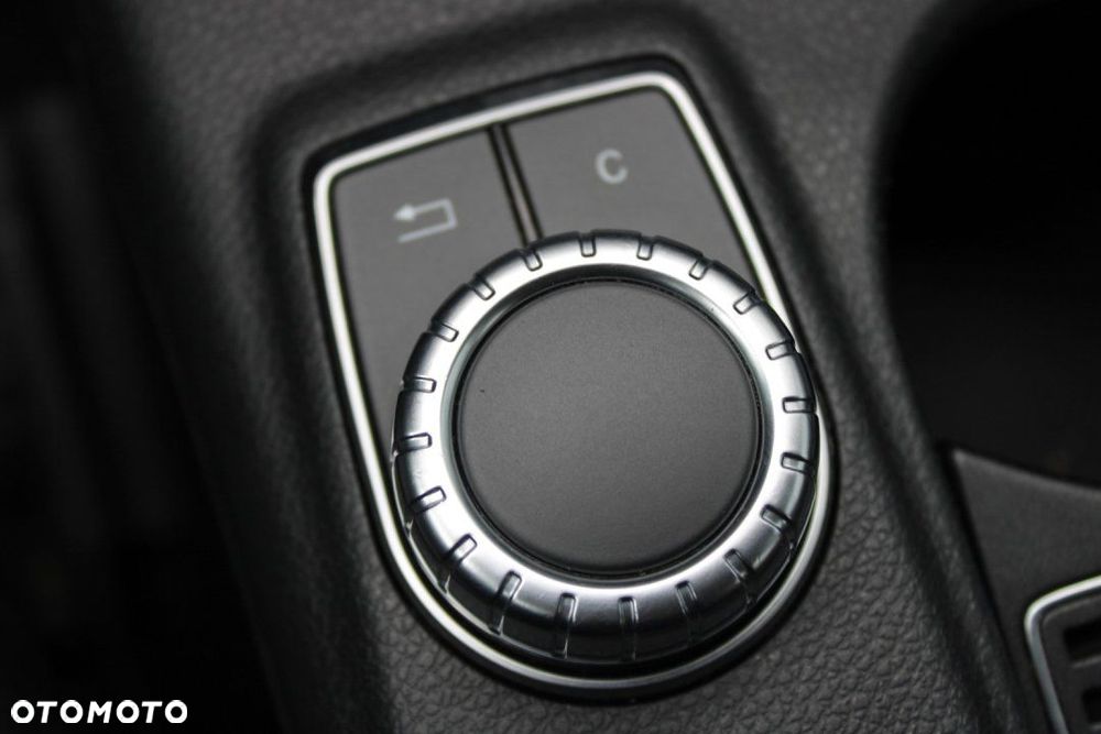 Mercedes-Benz GLA - 30