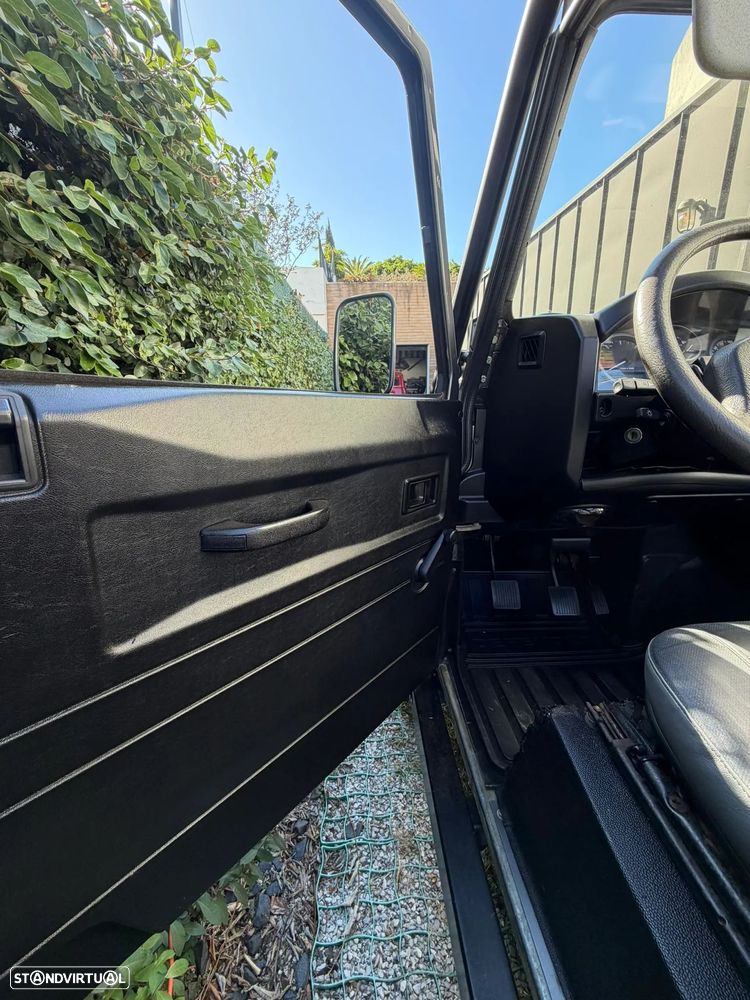 Land Rover Defender - 4