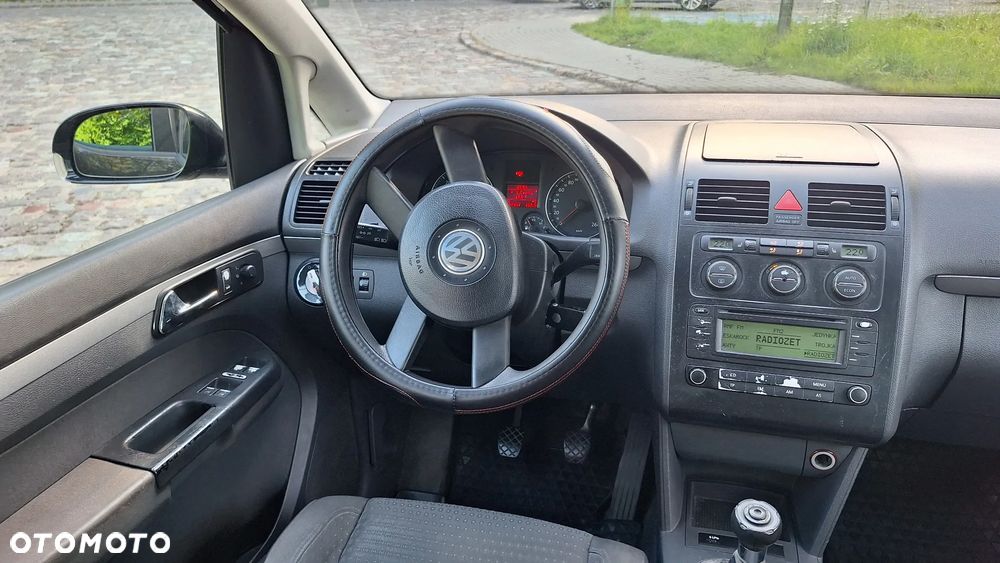 Volkswagen Touran - 11