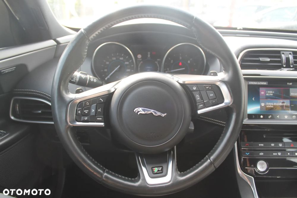 Jaguar XE 20d R-Sport - 21