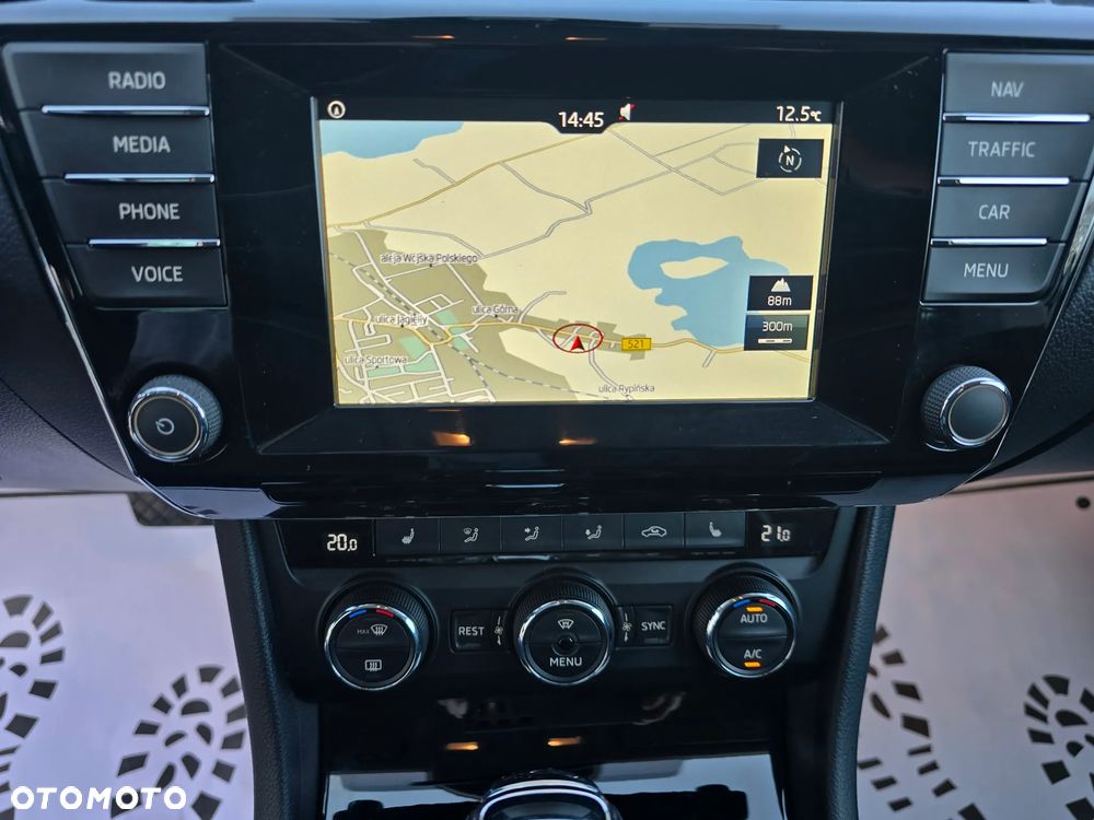 Skoda Superb 2.0 TDI DSG Ambition - 32