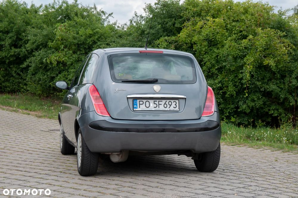 Lancia Ypsilon 1.2 16v Class - 8