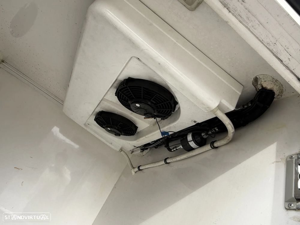 Mercedes-Benz VITO 114 CDI LONGA C/ MOTOR DE FRIO E CAIXA ISOTÉRMICA - 16
