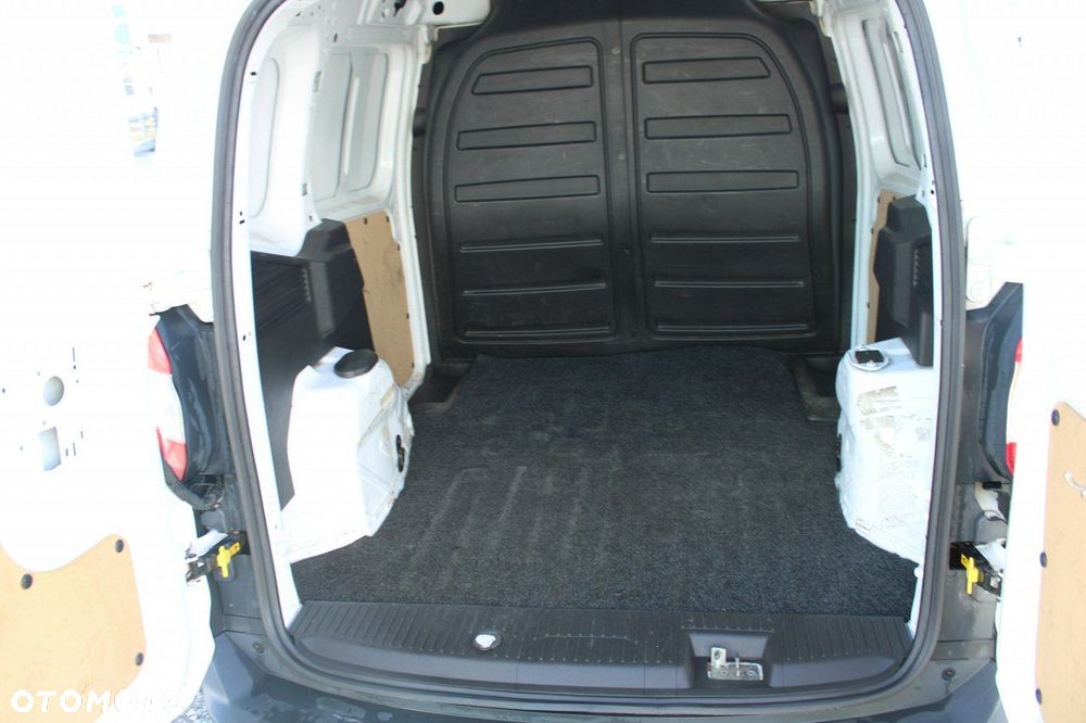 Ford Transit Courier - 18