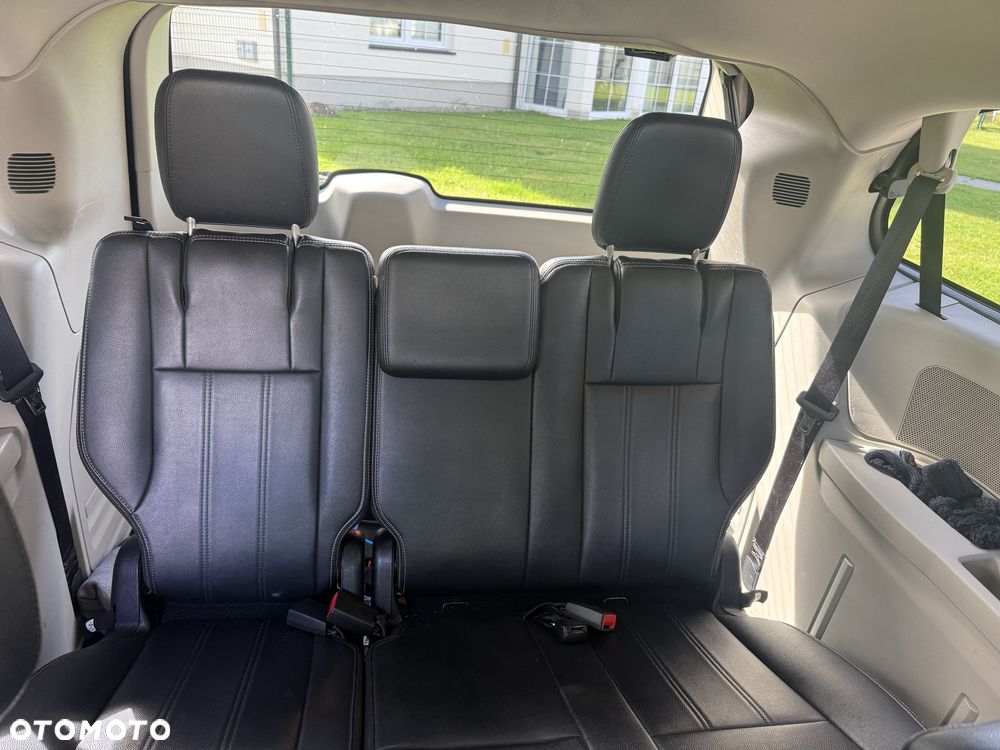 Chrysler Town & Country 3.6 Limited - 32