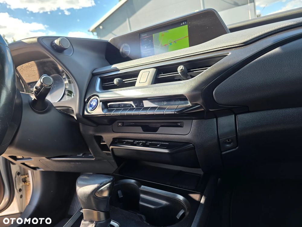 Lexus UX - 21