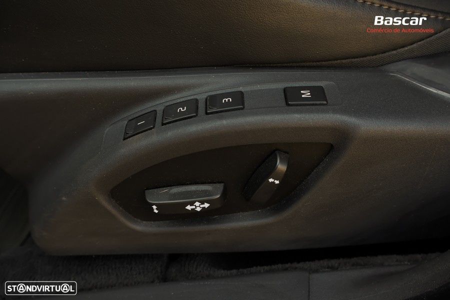 Volvo XC 70 D4 Geartronic Black Line - 19