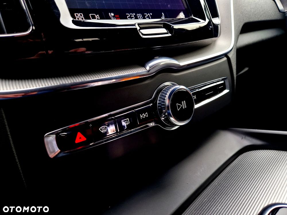 Volvo XC 60 B4 D Plus Dark - 18