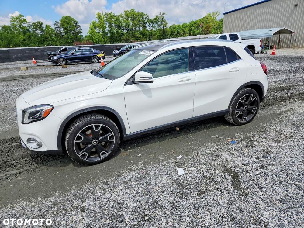 Mercedes-Benz GLA 250 4-Matic - 1