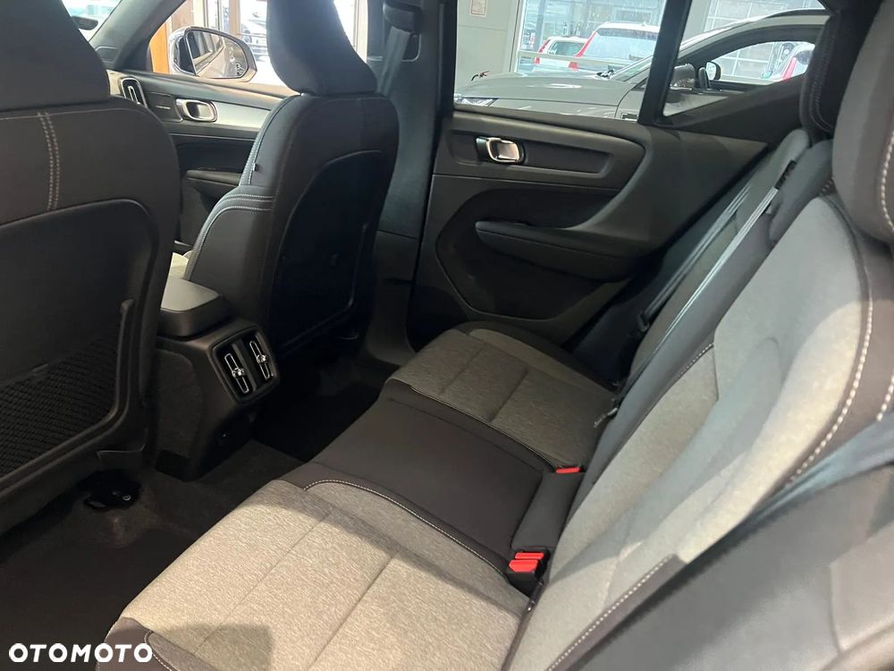 Volvo XC 40 B4 B AWD DKG Plus Dark - 16