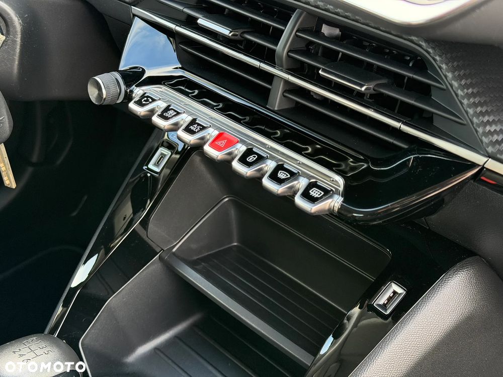Peugeot 2008 1.2 PureTech Active S&S - 28