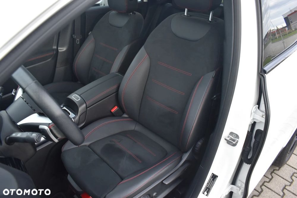 Mercedes-Benz GLA 200 d - 13
