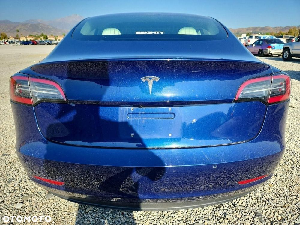 Tesla Model 3 - 6