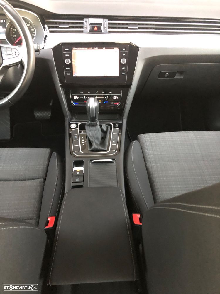 VW Passat Variant 2.0 TDi Business DSG - 34