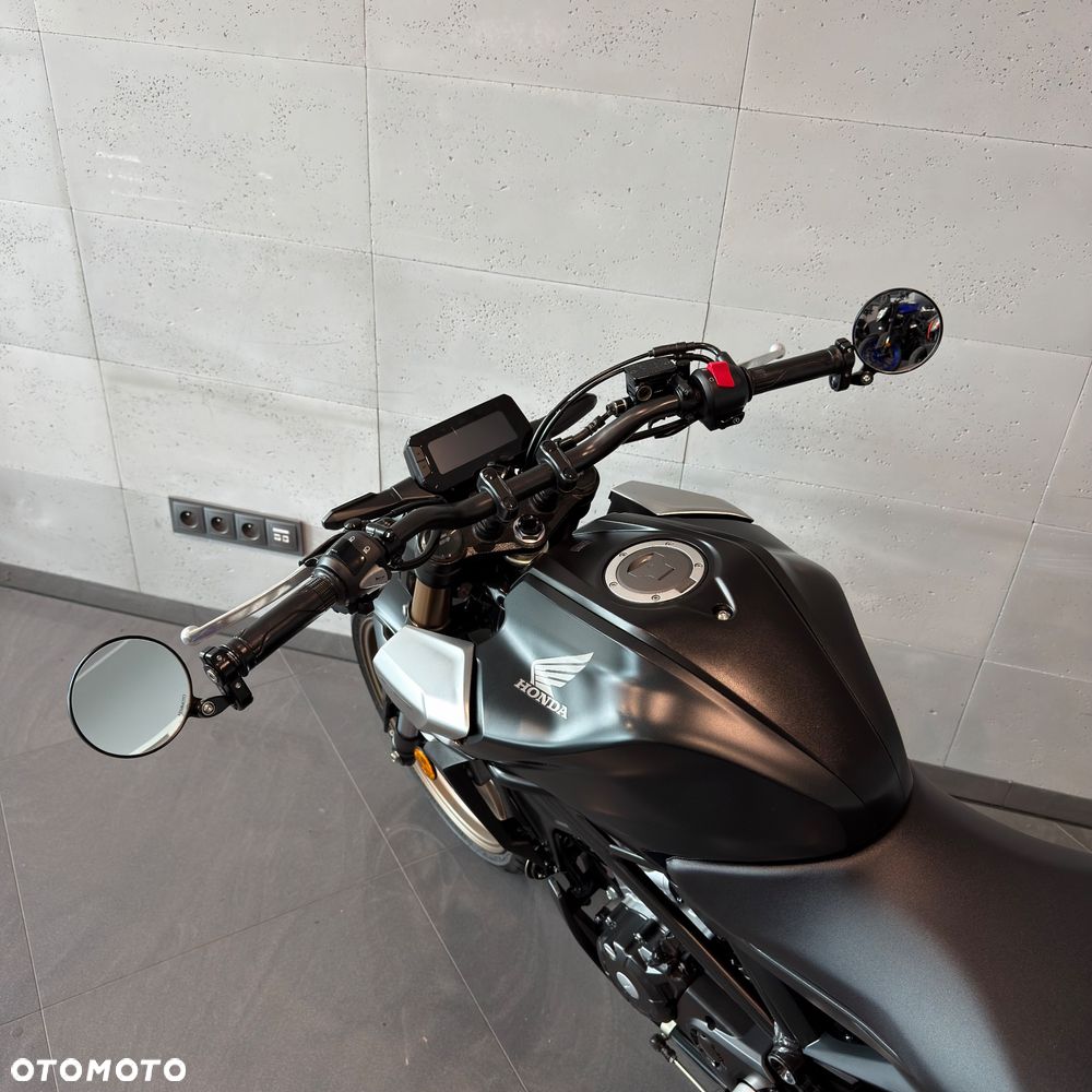 Honda CB - 12
