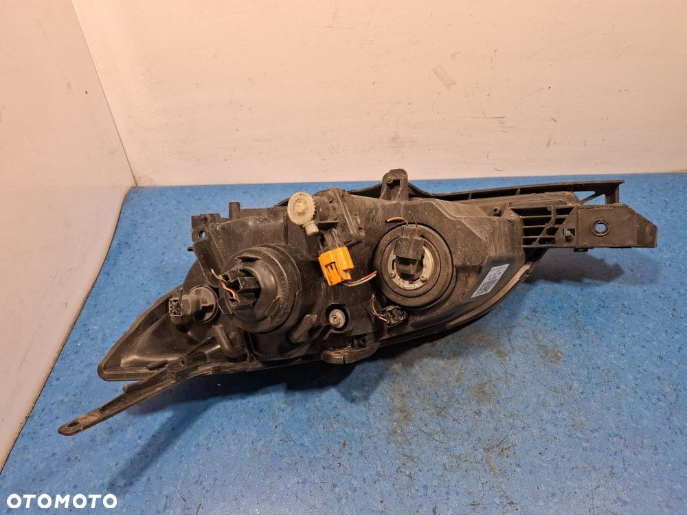 MAZDA 3 REFLEKTOR PRAWY - 8