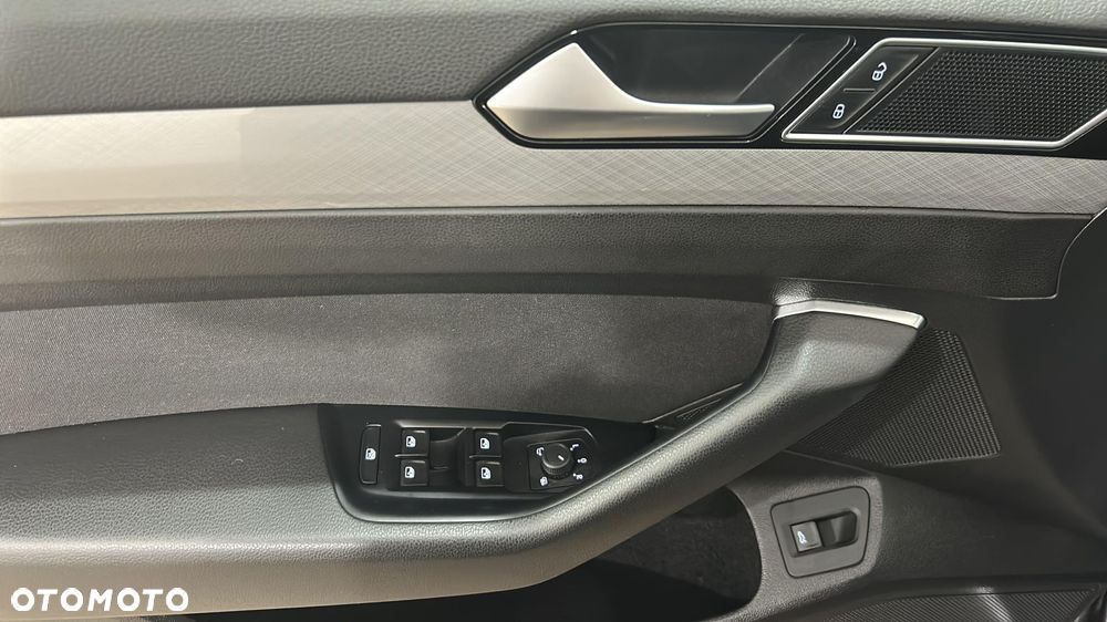 Volkswagen Passat - 14