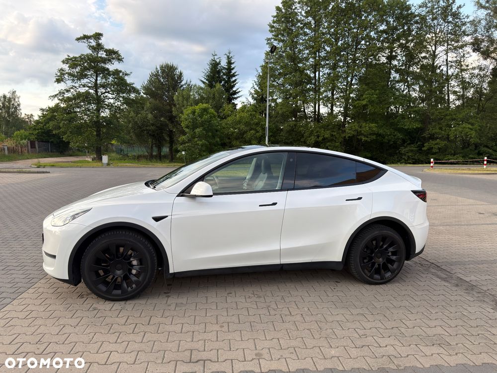 Tesla Model Y Long Range AWD - 2