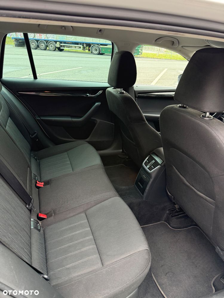Skoda Octavia ver-2-0-tdi-ambition-dsg - 8