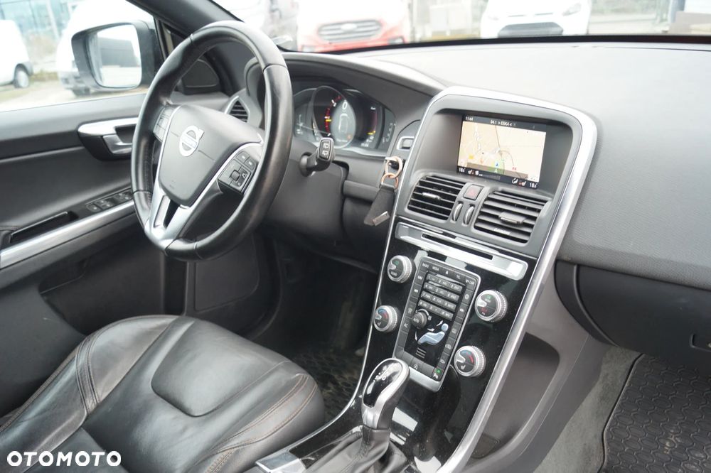 Volvo XC 60 D3 Drive-E Momentum - 24