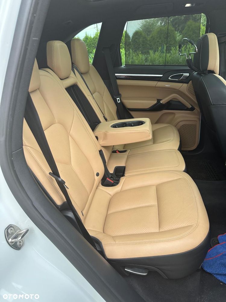 Porsche Cayenne Standard - 4