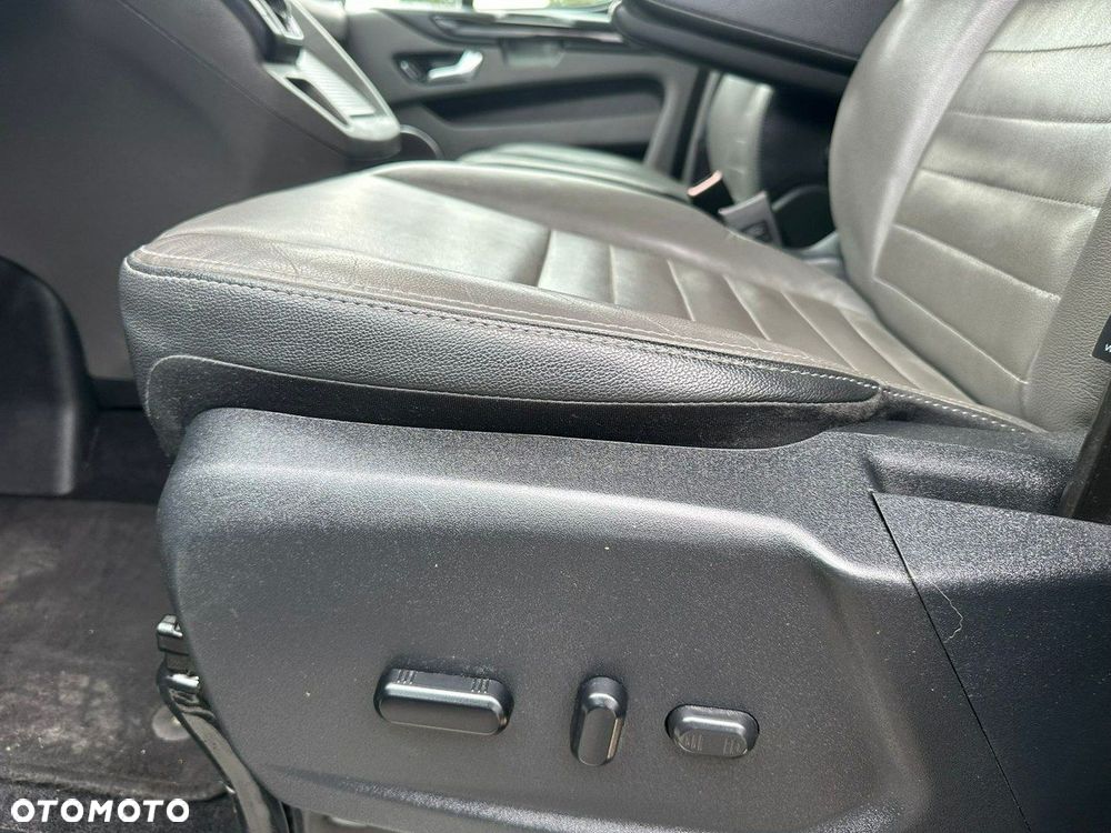 Ford Tourneo Custom - 19