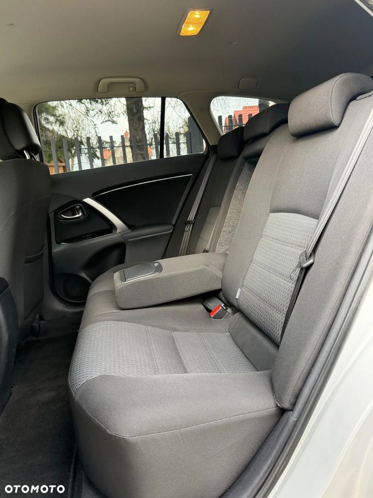 Toyota Avensis 1.8 Premium EU5 - 16