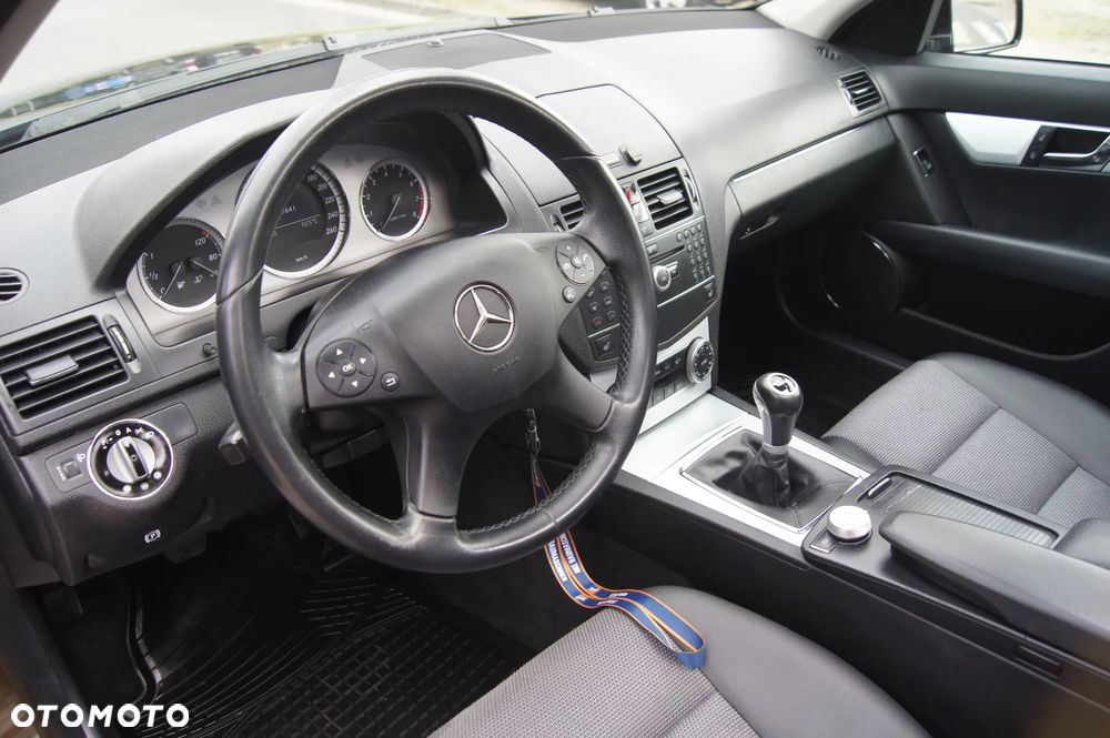 Mercedes-Benz Klasa C 180 Kompressor BlueEFFICIENCY Avantgarde - 11