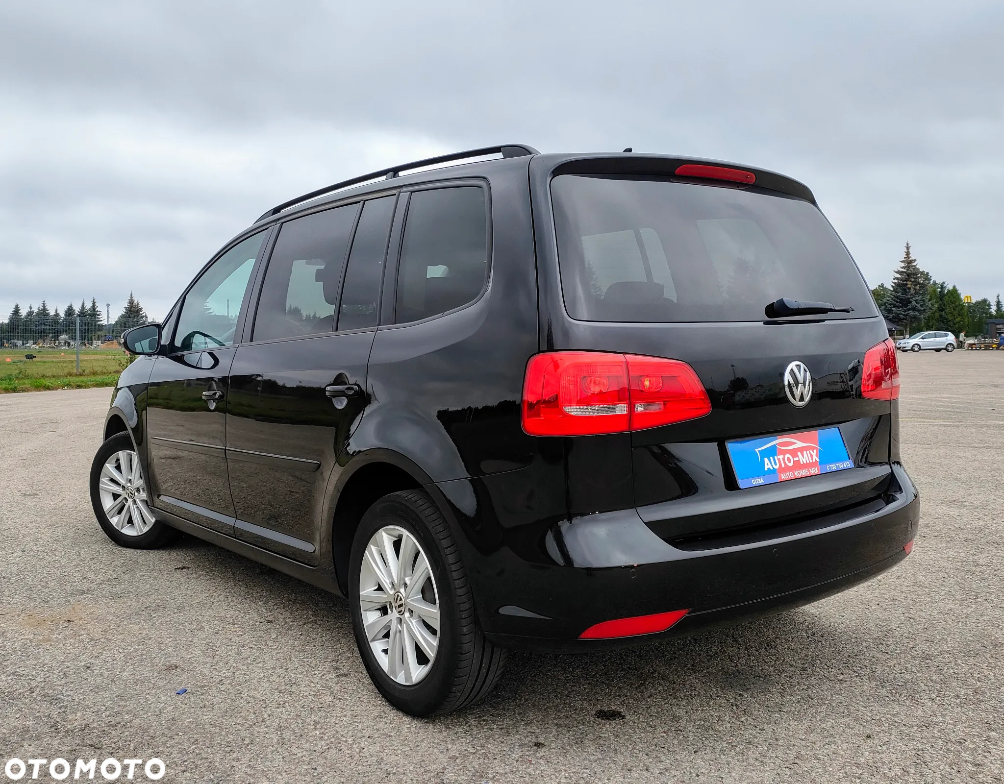 Volkswagen Touran 2.0 TDI DSG Trendline - 4